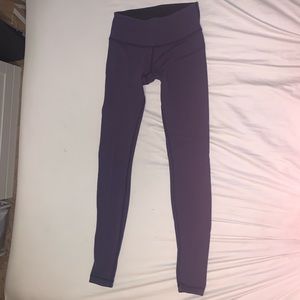 Reversible dark lavender to black lululemon leggings. Size 4